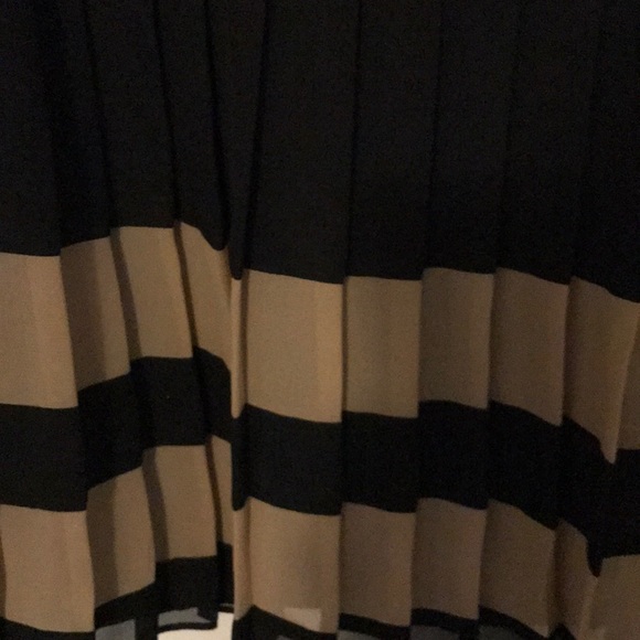 LOFT DRESS - Picture 2 of 4